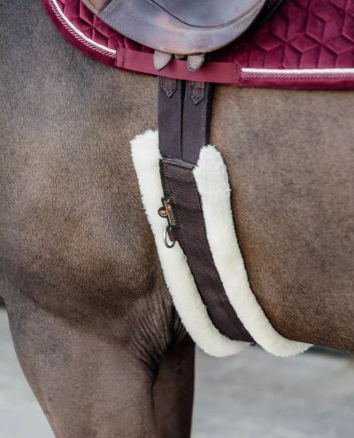 Satulavyö karvalla (Ruskea) Sheepskin Girth 