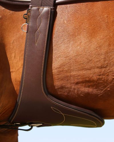 Satulavyö vatsapanssari (Ruskea) Stud Girth