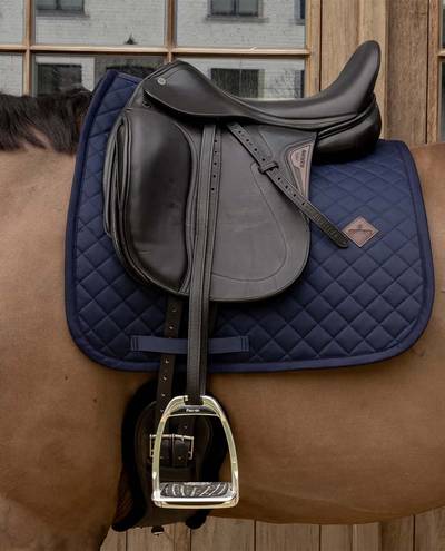 Skin Friendly Sheepskin Diamond Navy kouluhuopa 